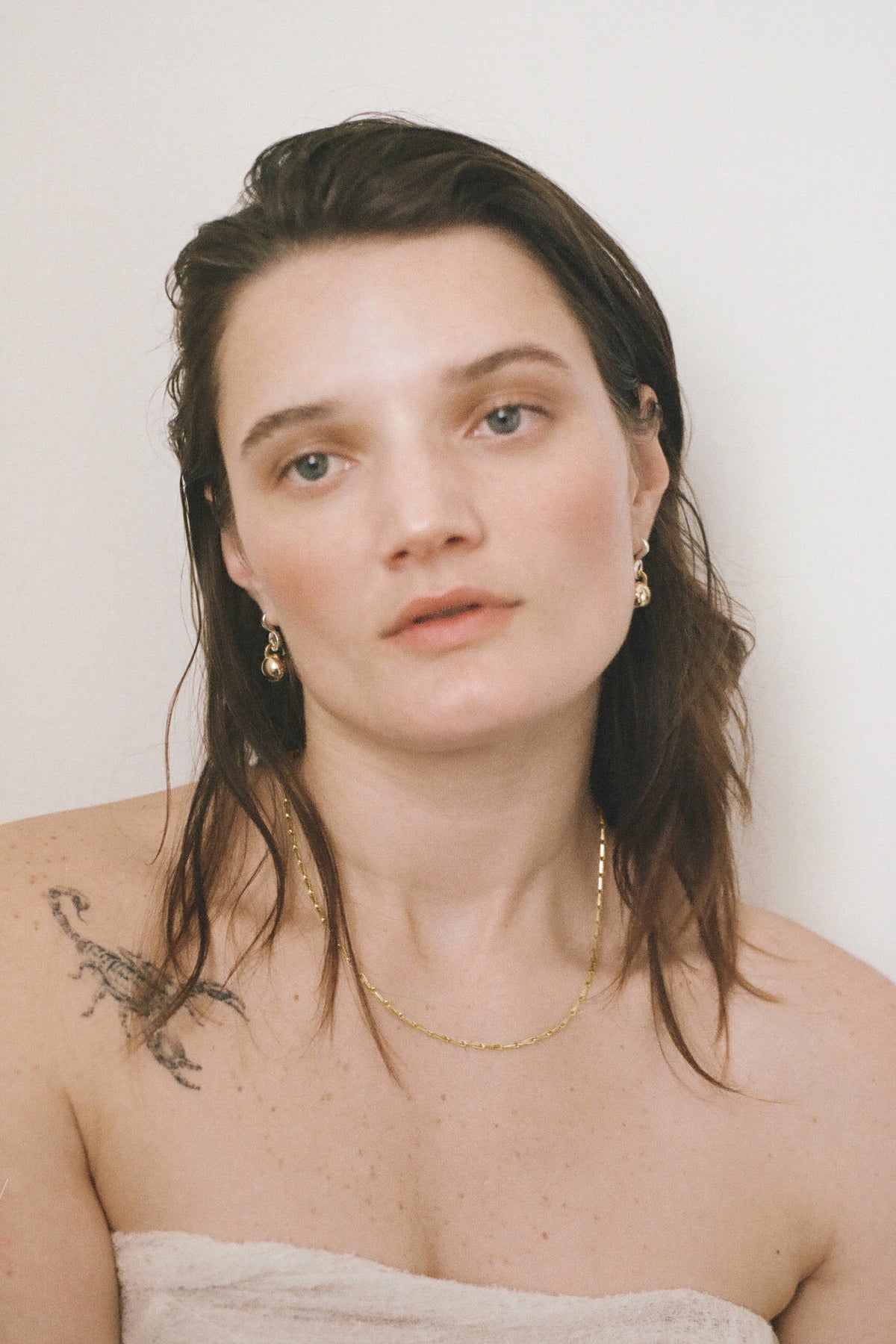Model wearing Laura Lombardi gold Corre Chain